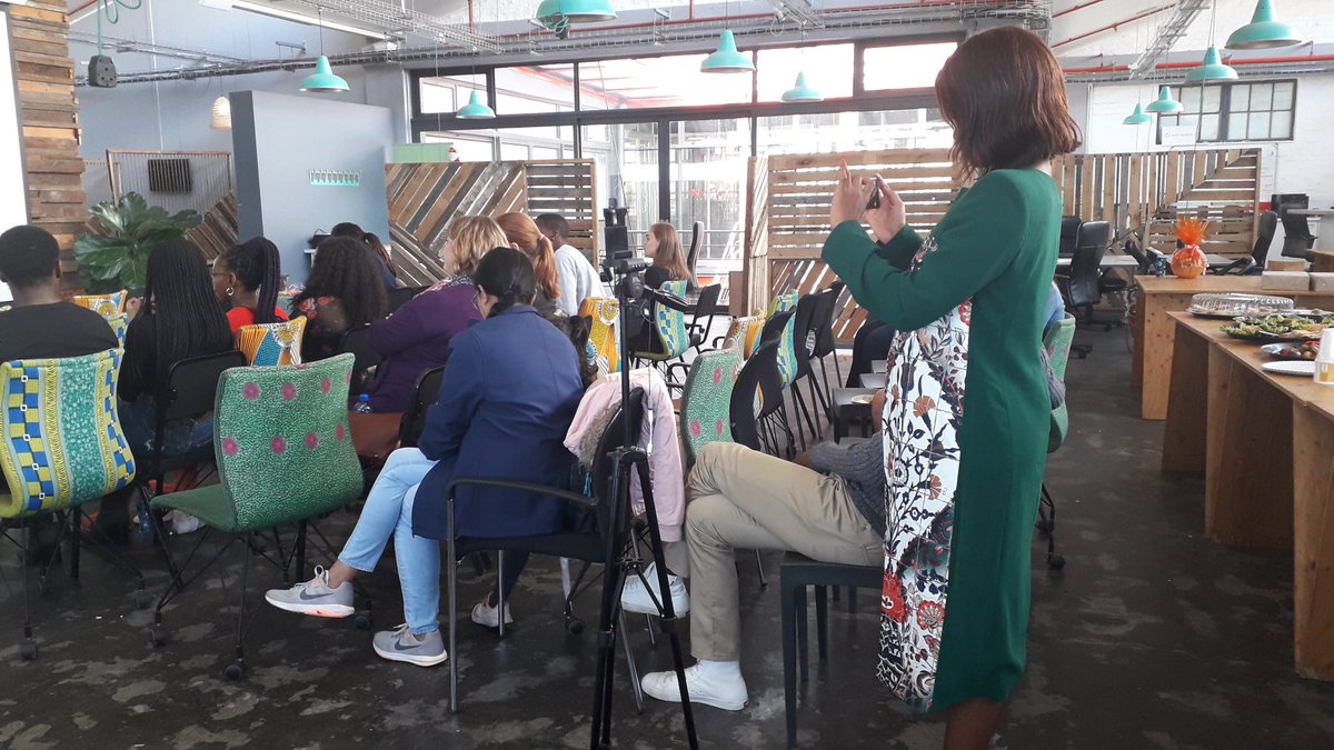 Keoi_In_Tech's tweet photo. #developerscircle
#womenintech
#WomensDay
#WomenOfDevC
#FacebookDevelopersCircle
Cc: @Sewagodimo_M https://t.co/xfiLvtxXSN