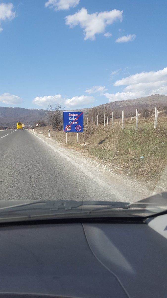 Дали терминот „едно општество за сите“ толерира шкртање на македонскиот јазик на сообраќајните знаци?