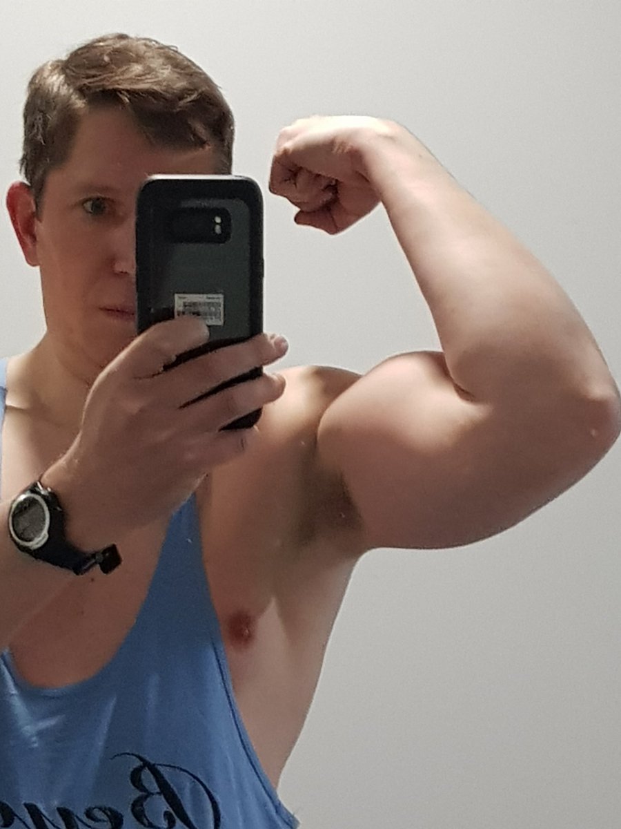 GavinWi79234383's tweet photo. #SaturdayMotivation gym done starting my long weekend off nicely. Nice big gun pump πͺπ #bodybuilding #muscles #Biceps #dreamhuge #operationgetmassive #fitspiration #fitfam #bettergymsidcup https://t.co/zk6TH4RrIs
