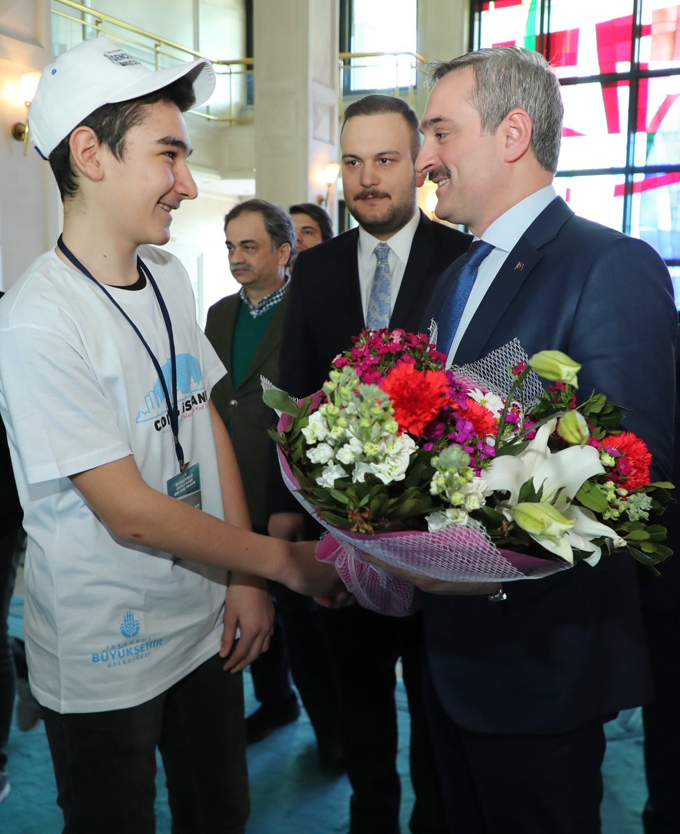 bayramsenocak's tweet photo. İBB Gençlik Meclisi Toplantısına katılarak #codingistanbul eğitim programını başarıyla tamamlayan geleceğin yazılım mühendisleri çocuklarımız ve aileleri ile bir araya geldik. Çocuklarımızı, ailelerini ve kıymetli öğretmenlerini tebrik ediyorum. 👏🏼👨💻 https://t.co/mjygm0jxuD