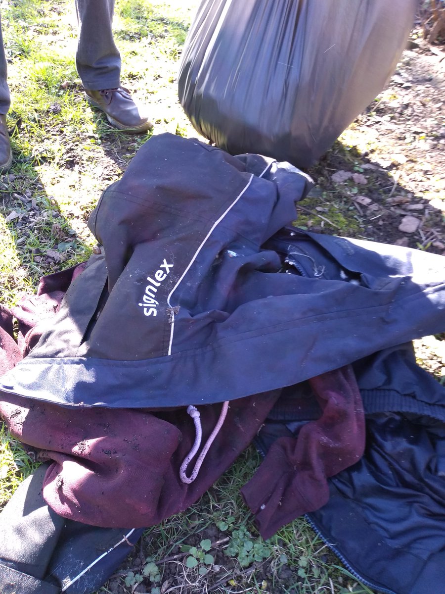 Returned to St Stephens today and someone's left an entire set of clothes behind a tree, pretty strange place to be getting changed! The clean up continues

#KirkstallKleanUp #Environment #Litter #Rubbish #Kirkstall