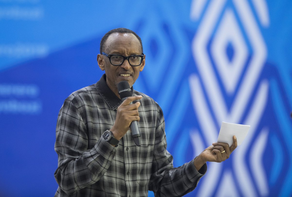 rbarwanda's tweet photo. AMAFOTO:

Atangiza #umwiherero16 Perezida w'u #Rwanda #PaulKagame yakomoje ku munyemari #Rujugiro #Tribert n'uko atera inkunga abifuriza inabi u #Rwanda

Amakuru: SAA MBIRI Z'UMUGOROBA (20h:00) 

#RBAHafiYawe

AMAFOTO MENSHI KANDA HANO 👉🏼https://t.co/CH1Sg9wbBn https://t.co/rTnmKFClcF