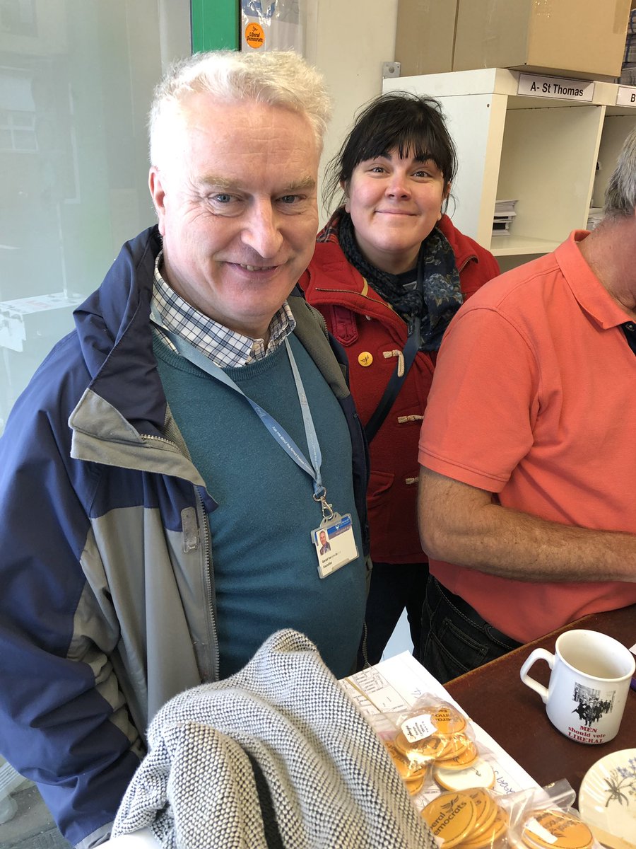 LeeHunt6's tweet image. Morning session  #LibDemDoorsteps our @LibDemsChats teams coming back in for lunch (thanks Terry &amp;amp; John Hall ... meanwhile #LibDem helpers delivering 1000s of  @portsmouthld #Portsmouth #Southsea Express #WorkingAllYearRound #KeepingPeopleInTouch #TeamLibDems