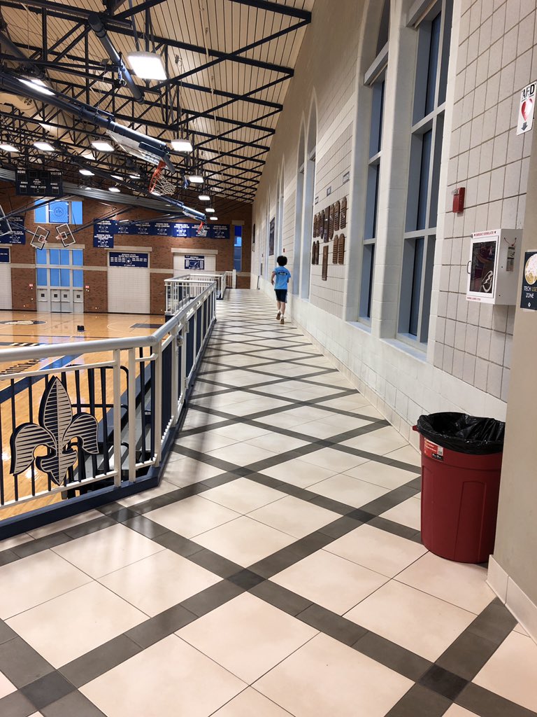 sluhxctrack's tweet image. Big shoutout to James Galli. He has an ACT prep class at 9 and didn’t want to miss practice, so he came in at 7 to get the workout in by himself. With the rain/lightning, he ran all of his miles in the Fieldhouse