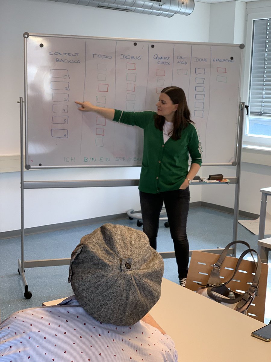 Agiles Content Marketing. <a href="/realpinkbanana/">Sonja Schhh</a> präsentiert das ScumBan-Content-Board #agilecontentmarketing #coscamp