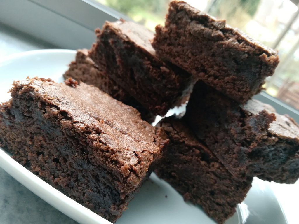 becki2412's tweet photo. Chocolate Caramel Brownies #BeckiBackt ๐๐ซ https://t.co/lrEncADFvV