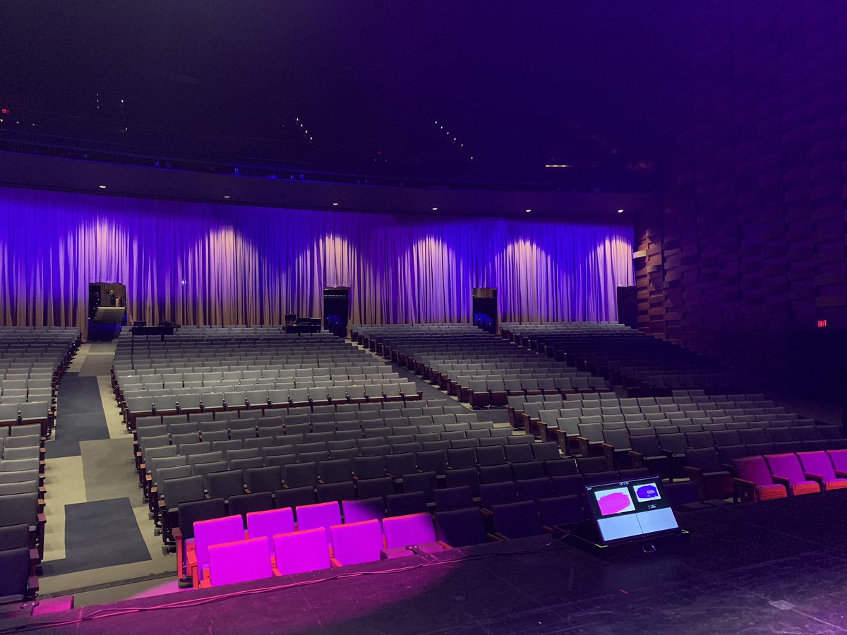 Coralus_World's tweet image. TODAY’s the day! 1000 young (and young-at-heart) womxn and gender non-conforming folks are gathering in Toronto for #RadGenLIVE: a change-making, soul-expanding celebration
of how womxn are changing the world for the better through their ventures✨💪 #RadicalGenerosity