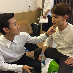 namelessaiz's tweet photo. If it's meant to be, then it will be. Love will always find a way for you to be together again. And if this project is a way for these two to be back as a couple in a series, then I'm more than glad to be part of it. #ทำแบบนี้ขาดอากาศหายใจพอดี
#พี่เตอร์สินกํา
#ขุณขิมมอญ
#คิมคอป https://t.co/hhW0Gn9x3p