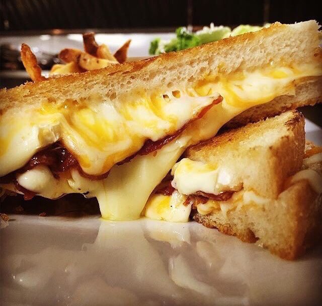 millstone_pub's tweet photo. Cheese. And. Bacon. That is all. Enjoy....
https://t.co/e7f9NbFEoI
#millstonepub #bedford #dartmouth https://t.co/iKRqvuuSzt