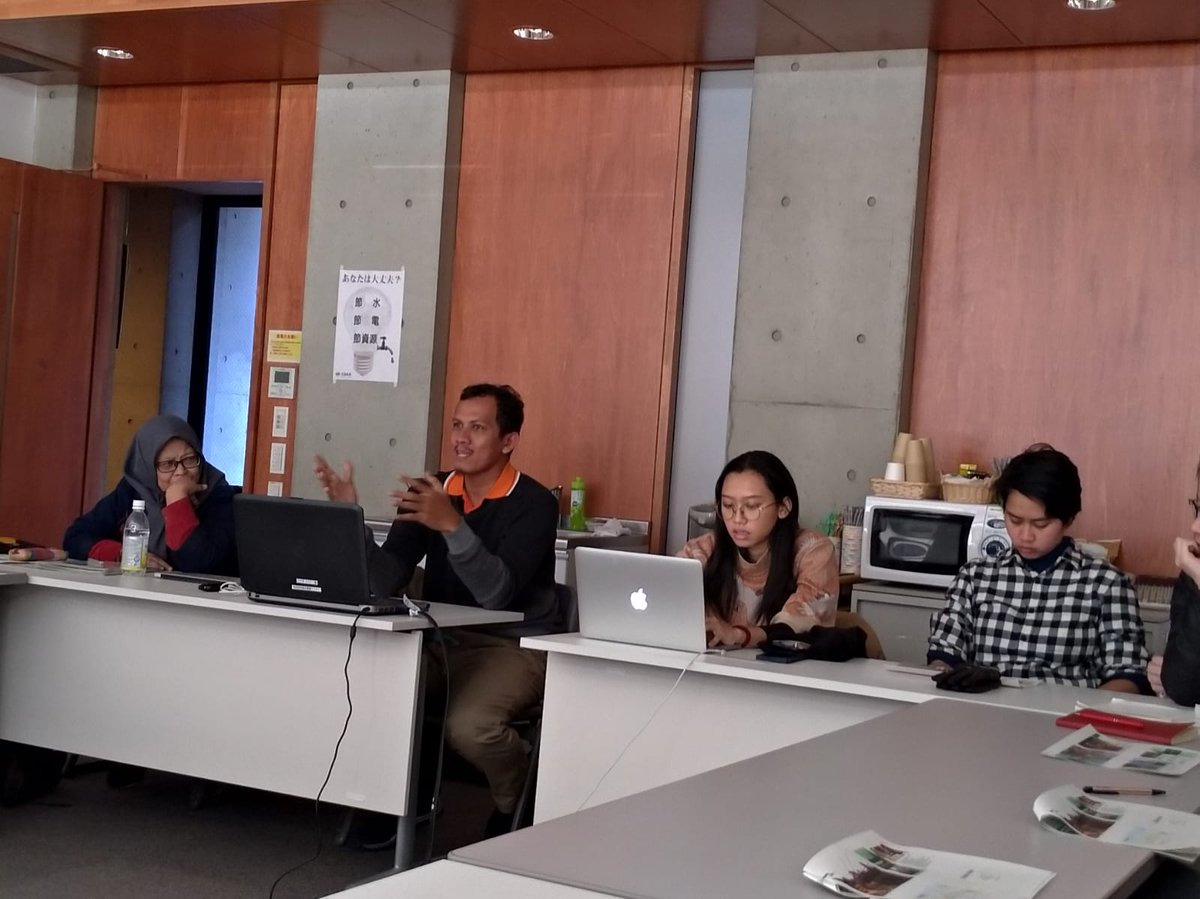 RelawanKampung's tweet photo. Seminar tentang kiprah Relawan Kampung di CSEAS Kyoto University #RelawanKampung https://t.co/e6xLVEXveW