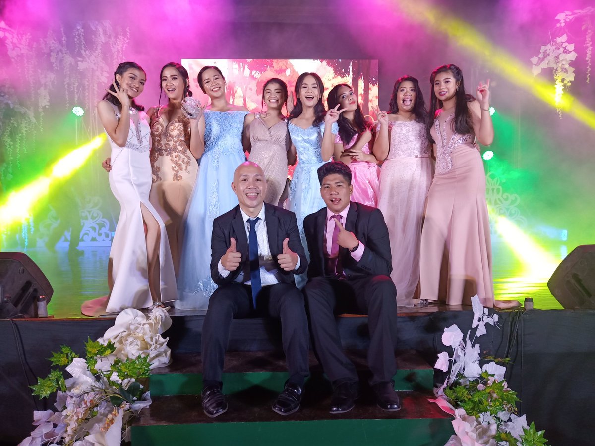 iamoric's tweet photo. Supreme Student Government Officers
NDKC-IBED Junior High School

#JuniorsNight #NotreDame #Marist #Damean #NDKCibed #JuniorHighSchool https://t.co/0tkmLvS7Fd