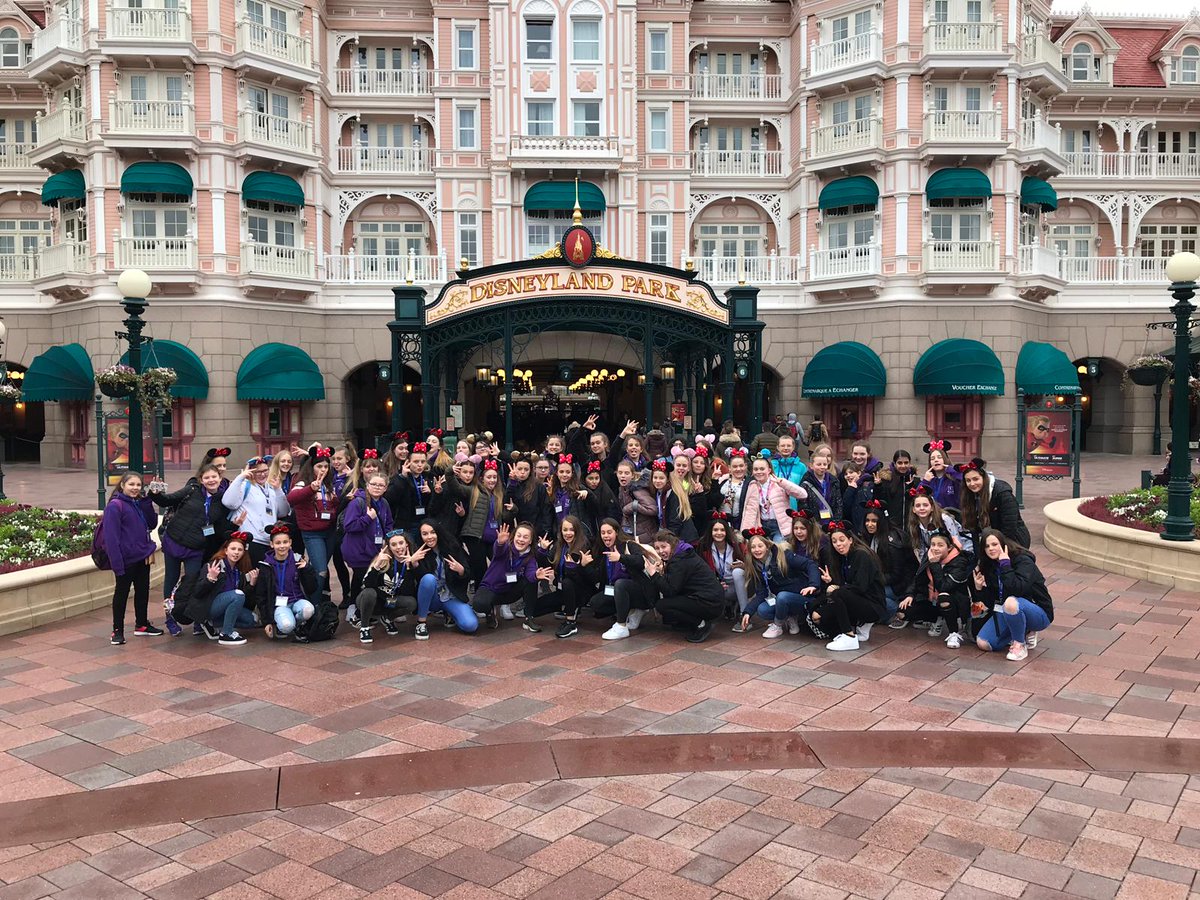 LGSCymraeg's tweet photo. Ysgol Lewis I Ferched 2019 #disneylandparis https://t.co/t46EIMmJzh
