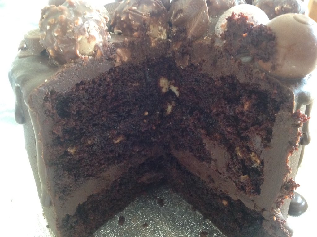 TheRachelBown's tweet photo. Thank u @CakeHenleys for this beauty! I won this in a competition having been nominated as an inspirational woman on International Women's Day. I'm usually reluctant to see myself in this way, but not today!! Not when cake is involved!! X
#definitelylowcal #InternationWomensDay https://t.co/cBM8DhbEMx
