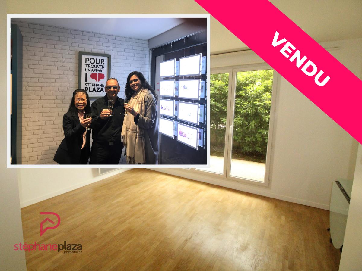 ✅ VENDU !
Studio avec...14m2 de terrasse avec jardin privatif ! Prêt pour le printemps et les barbecues !