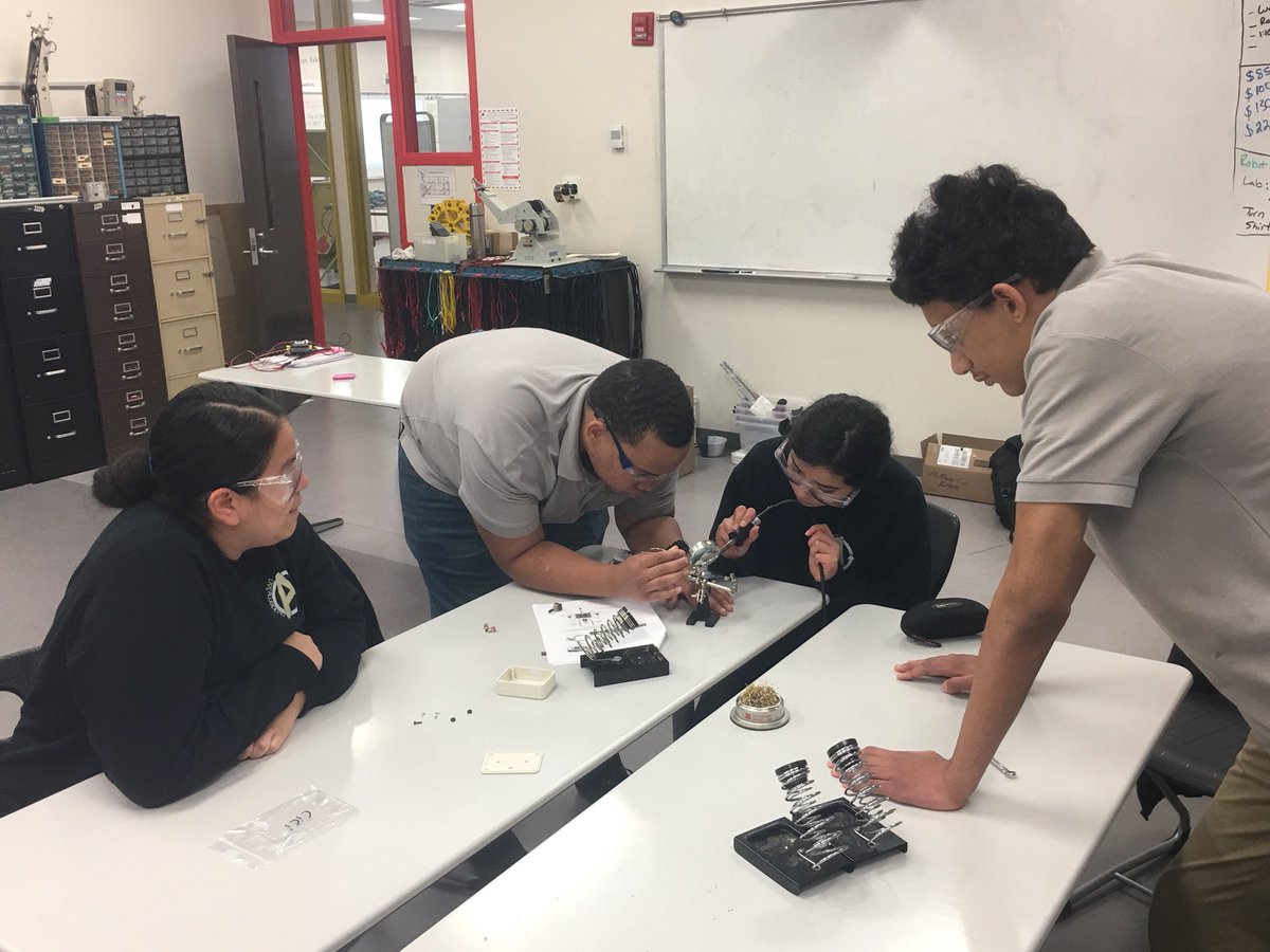 7429Frc's tweet photo. This week we had the pleasure of mentoring students from the A360 program and taught them how to solder for their SeaPerch vessels! @CCPSCTE @CTCHull @StephenjHackett https://t.co/tEFhYg6wIh