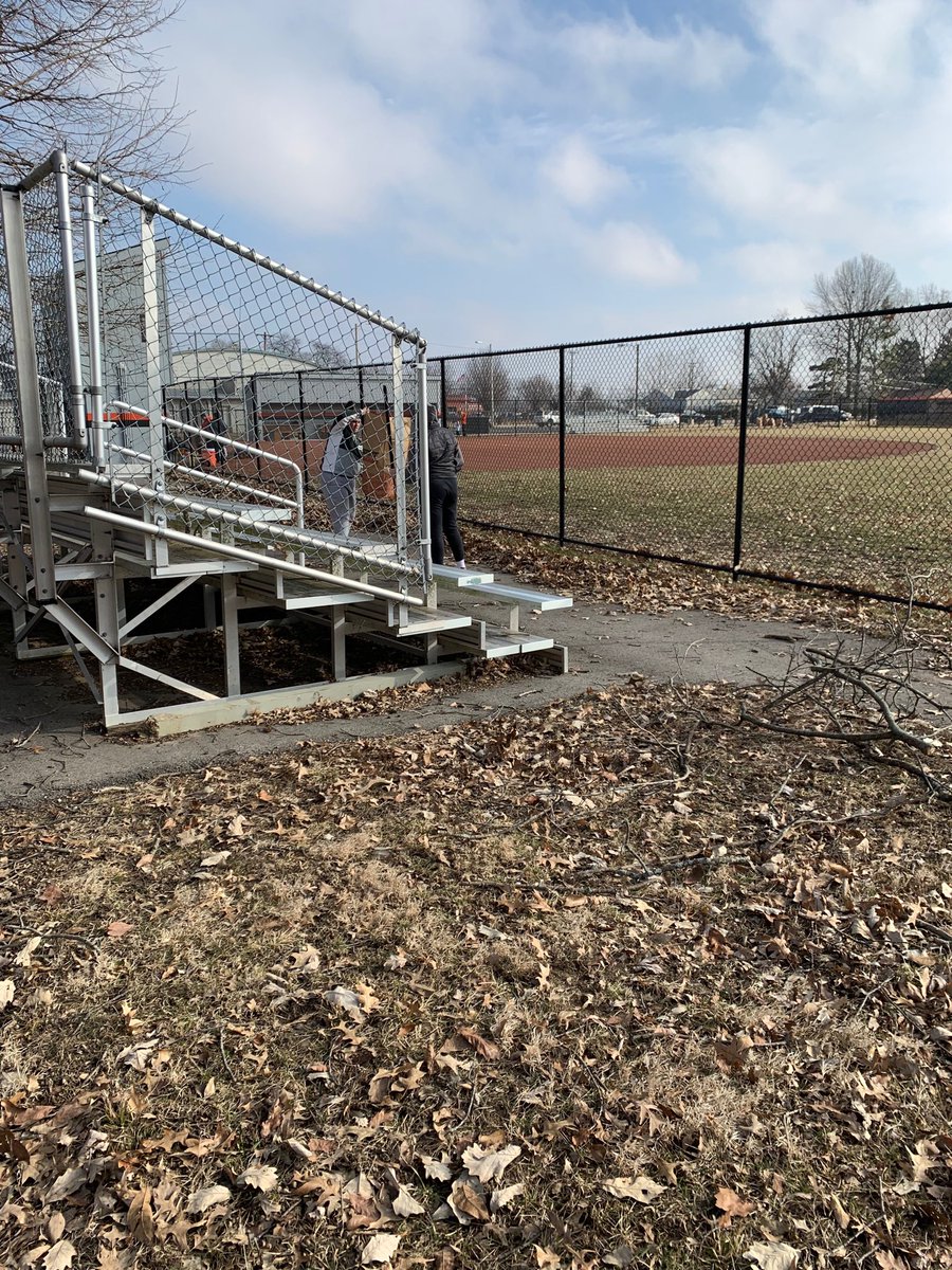 dhayessoftball's tweet photo. A beautiful day to make our field look great ππ #LPKA #OCCs #GoPacers #FieldCleanUp https://t.co/jWWqwGgUaO