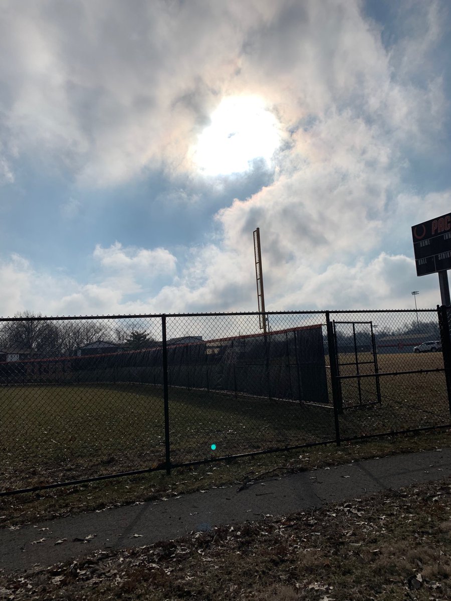 dhayessoftball's tweet photo. A beautiful day to make our field look great ππ #LPKA #OCCs #GoPacers #FieldCleanUp https://t.co/jWWqwGgUaO