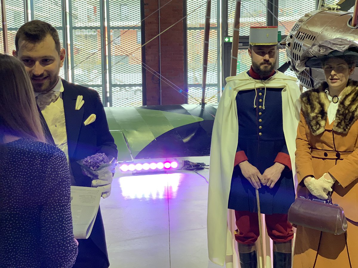 PShahTalim's tweet photo. [Reconstitution]La remise du journal « Le temps » et d’un bouquet de violettes par PG Latécoère au Général Lyautey et à son épouse. #Aeropostale @EnvolPionniers 100 ans de la ligne TOULOUSE CASABLANCA ! #toulouse #amicif https://t.co/uCUrFQLeBH