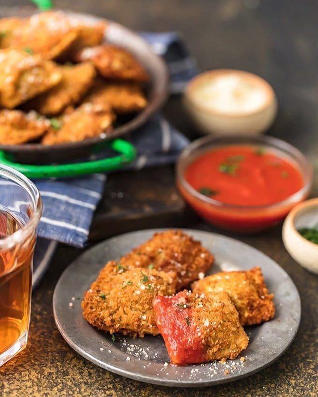 cookierookiebec's tweet photo. ST. LOUIS STYLE TOASTED RAVIOLI is a classic! These are deep fried and full of flavor! Perfect for parties as an appetizer or for anytime really, they're delish dipped in marinara. ⠀

{Clickable link in profile!} https://t.co/NXpq7tFFSP⠀ #deepfrie… https://t.co/nKs3lCQ8Kw https://t.co/V24NlOJqfc