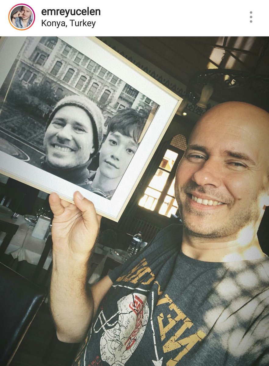 Pikuchen's tweet photo. Remember when Lin Manuel Miranda a famous composer, actor known for creating Hamilton &amp; In the Heights Musical that Jongdae was in had phonecase of Jongdae benny also Emre Yücelen a famous vocal coach has framed pic of him and Jongdae and has chen21 shirt we love Jongdaes fanboys https://t.co/4rytpVv8M2