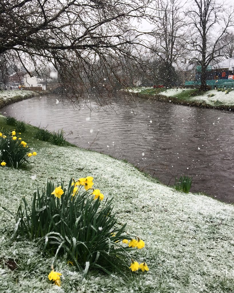LakesAndMore's tweet photo. What a difference an hour can make in #Cumbria! Always be prepared for any weather
#NotJustLake #LakesAndMore #CumbrianBlogger https://t.co/X77umshWAl