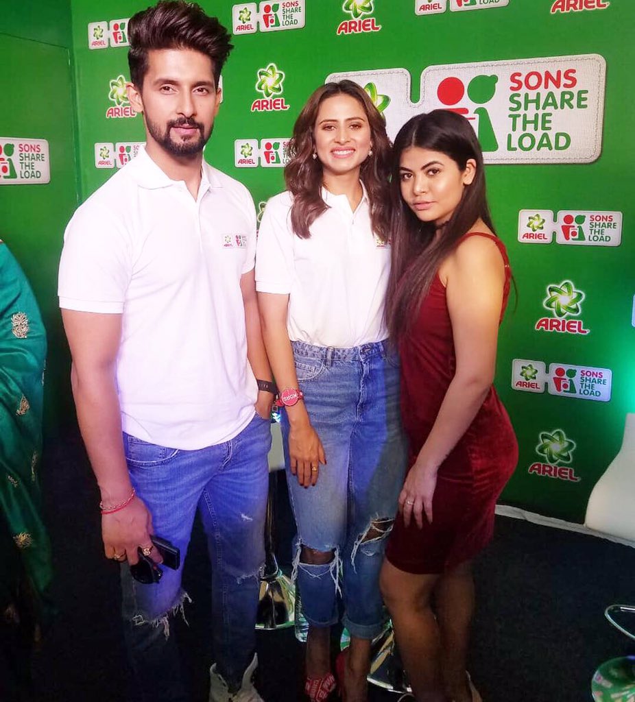 kabshoppe's tweet photo. First of all I missed you a lot mom, yesterday was the day I wanted to spend with you the most but nevertheless cause I Celebrated women’s day with one of my most favourite brand @ArielIndia and favourite couple of tv industry @_ravidubey  @sargun_mehta 
#ShareTheLoad https://t.co/31klDa18ju