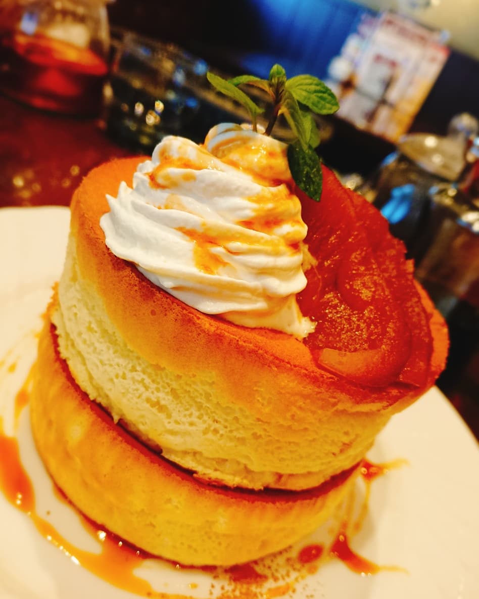 キャラメルりんごのスフレパンケーキ キャラメルりんごのスフレパンケーキ