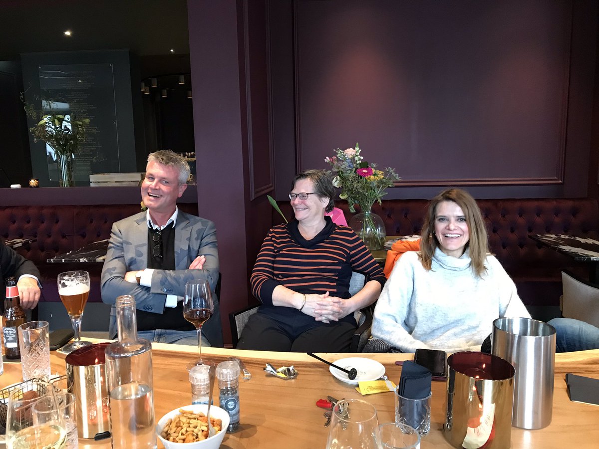 roaldleemrijse's tweet photo. Afsluitende borrel bij het Wapen van Drenthe @RonaldObbes verteld over de historie van activiteiten in de Asser binnenstad, lokaal ondernemerschap en het Wapen zelf aan @Barbara_Visser1 en @HenkBrinkDr 
#binnenstadstour #horeca #retail #cultuur @vvddrenthe @VVDassen https://t.co/MWunCjwUuJ