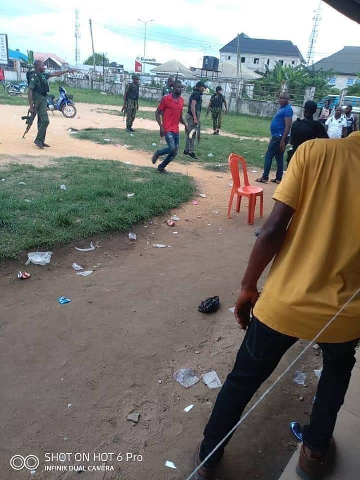 adeyanjudeji's tweet photo. In Rivers, this is what security agencies and APC thugs are doing all over the state. This is the legacy of their Next Level government. https://t.co/2jQRNZOnV4