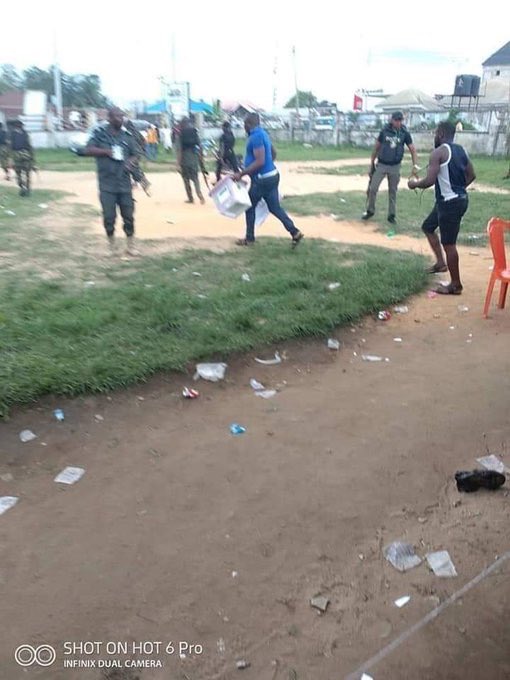 adeyanjudeji's tweet photo. In Rivers, this is what security agencies and APC thugs are doing all over the state. This is the legacy of their Next Level government. https://t.co/2jQRNZOnV4