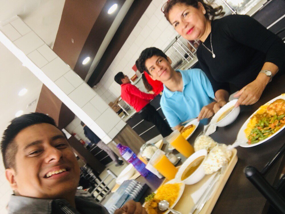 Paul_2ning's tweet photo. Invitación de una comida a mi socia que en 1 día ya cerro su primer rango y va por su Perla esta semana! Buen trabajo mi socia!🔥💎🔥 https://t.co/wGNkjU2Kw7