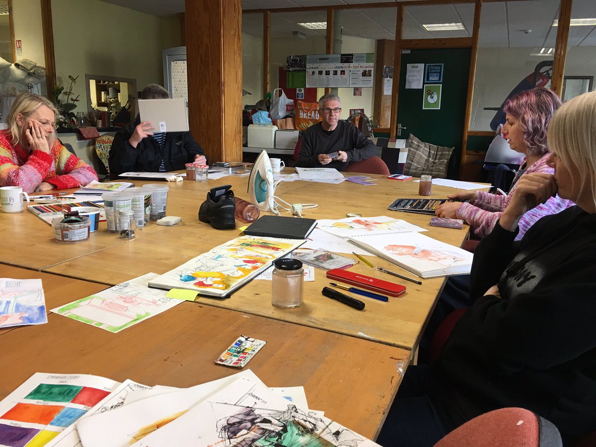 LizAckerleyArt's tweet photo. A great morning teaching a #Colourful Sketching course @emmausmossley and sharing my #Colourfirst approach https://t.co/dyLTjqmYPq