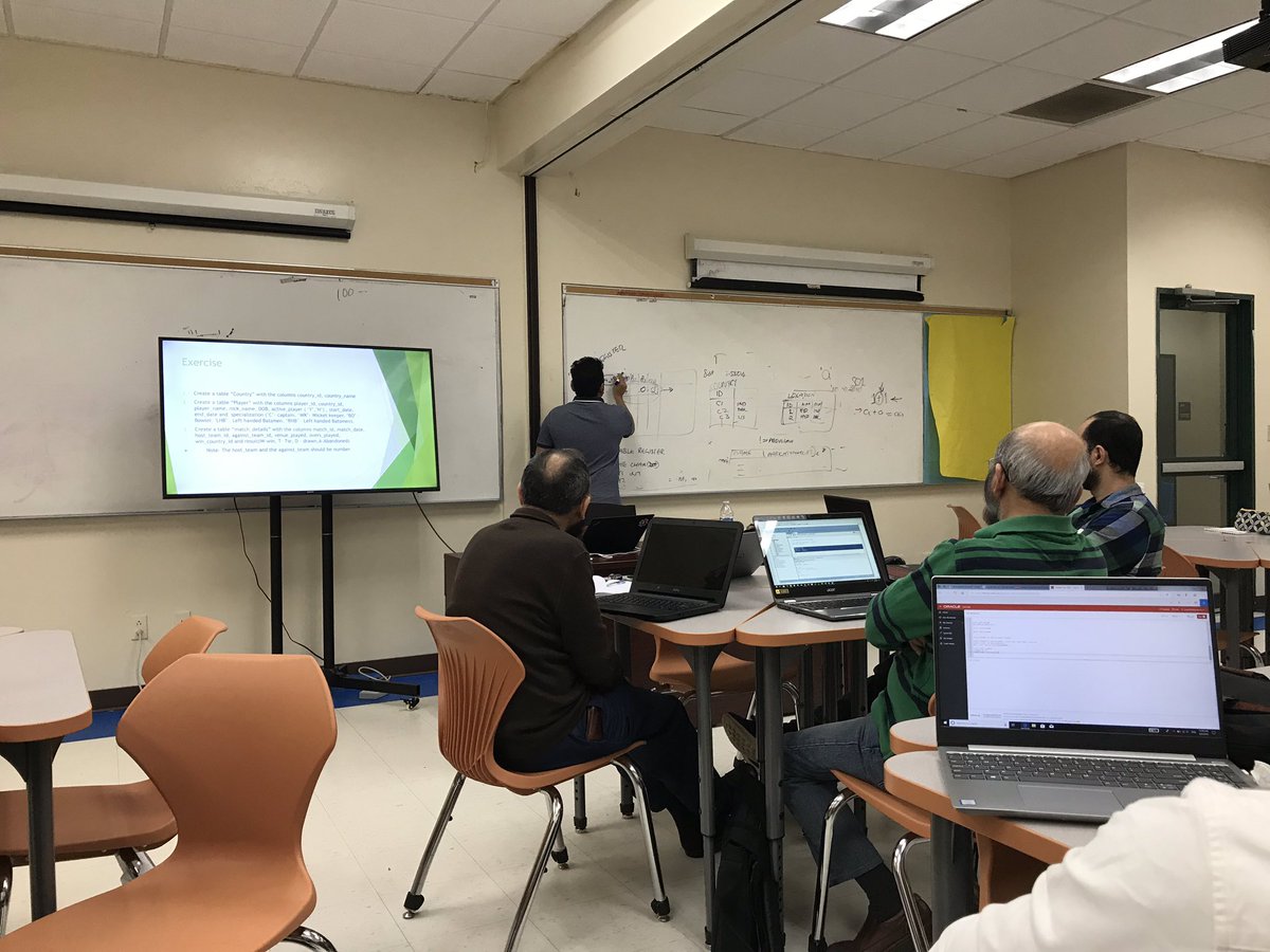 aamir814's tweet image. My friend Yasir and I teaching SQL to community.
#givebacktocommunity #oracle #livesql