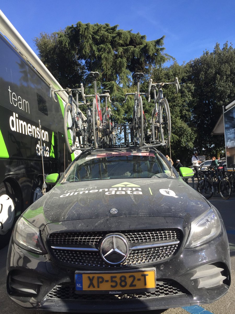 BingenFernandez's tweet photo. Before and after #StradeBianche19 crazy  driving, breaking , stopping speeding up and dust,  lot of dust ⁦@MercedesBenz_SA⁩ ⁦@TeamDiData⁩ #gidatzen https://t.co/AvTYoLopQg