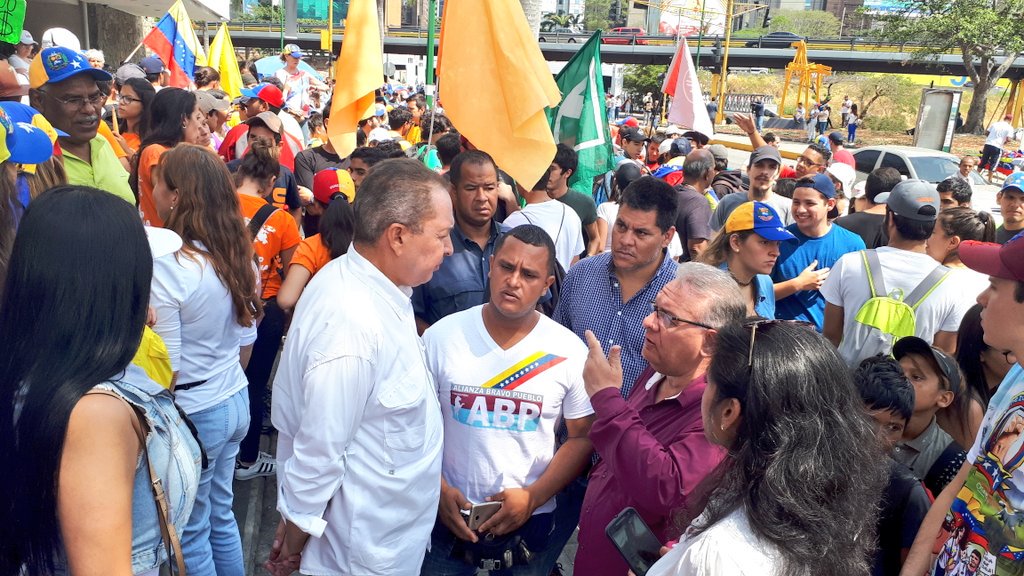 Activar el artículo 187, ordinal 11 no es un capricho de la <a href="/fraccionAN16J/">Bloque Parlamentario 16 de Julio</a> y <a href="/ABPVenezuela/">Alianza Bravo Pueblo</a> es una petición de todos los venezolanos, aqui junto al <a href="/RichardBlancoOf/">Dip.Richard Blanco</a> aseguramos que este es el momento de arreciar el desafío contra las fuerzas de la dictadura madurista #9Mar