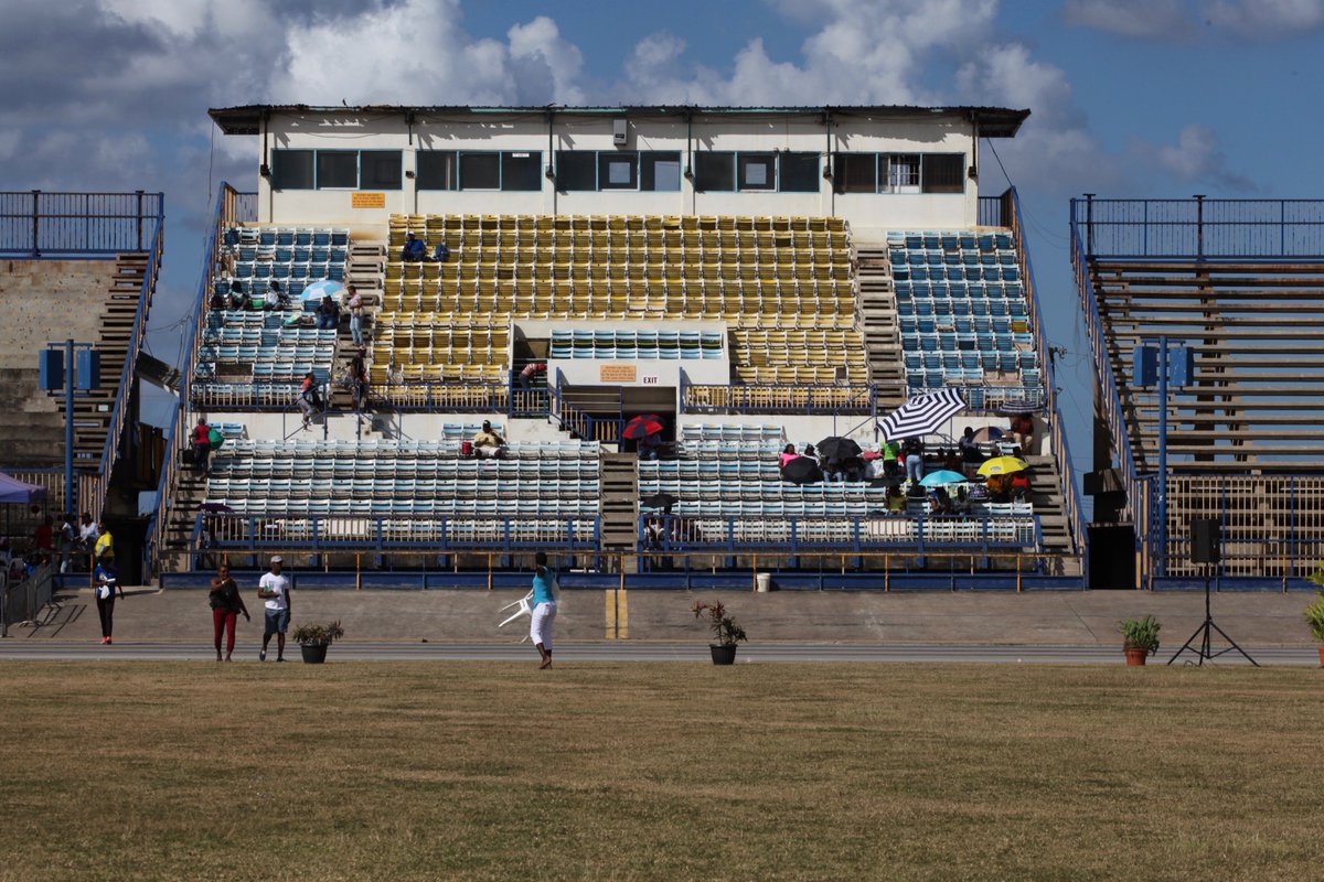 keepingtrack246's tweet photo. Back in the stands https://t.co/qE22FVQhp4