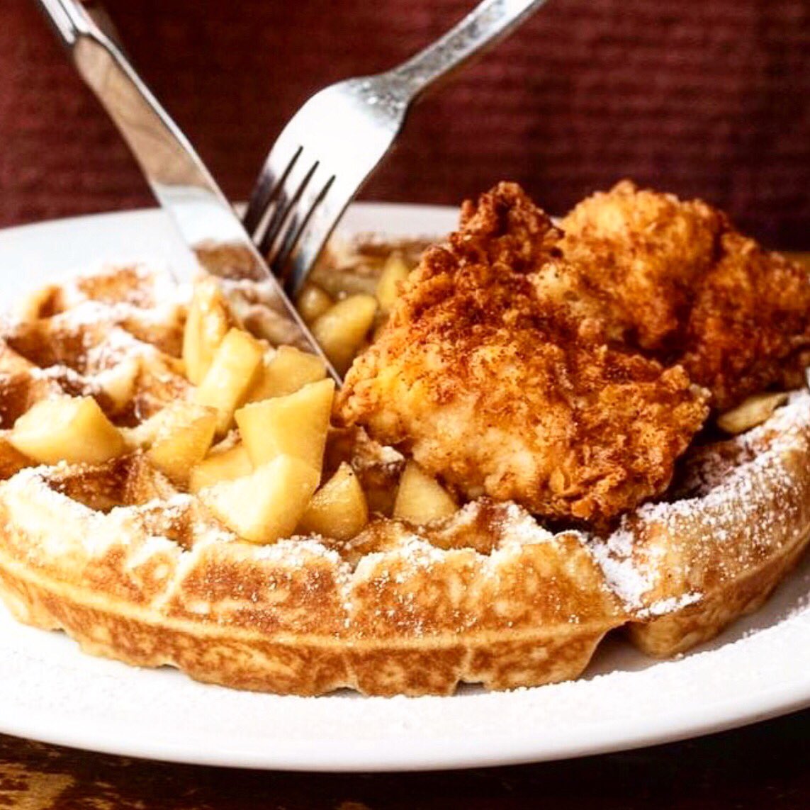 BillyStreck's tweet photo. Rough Friday night?
@_HamptonHudson has just the cure!
Chicken and waffles are just what you need to take on Saturday like a champ. 🤩
•
#HamptonAndHudson #ChickenAndWaffles #Mimosa #Eggs #Brunch #Breakfast #AtlBrunch #AtlantaBrunch #AtlFoodie #DiscoveraATL #AtlBars #AtlantaEats https://t.co/i9DaGazIWA