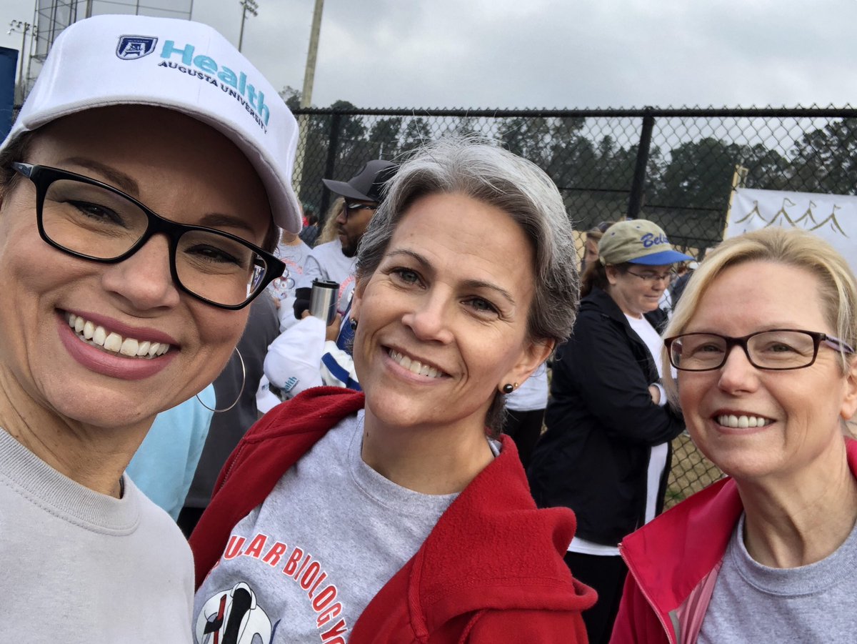 NeSmithPhDRN's tweet photo. Great buds from @AUG_University Vascular Biology Center supporting the cause at the #CSRAHeartWalk! @AUG_nursing @AUG_JAGWIRE 😍😍😍 https://t.co/aGCPcTP47Q