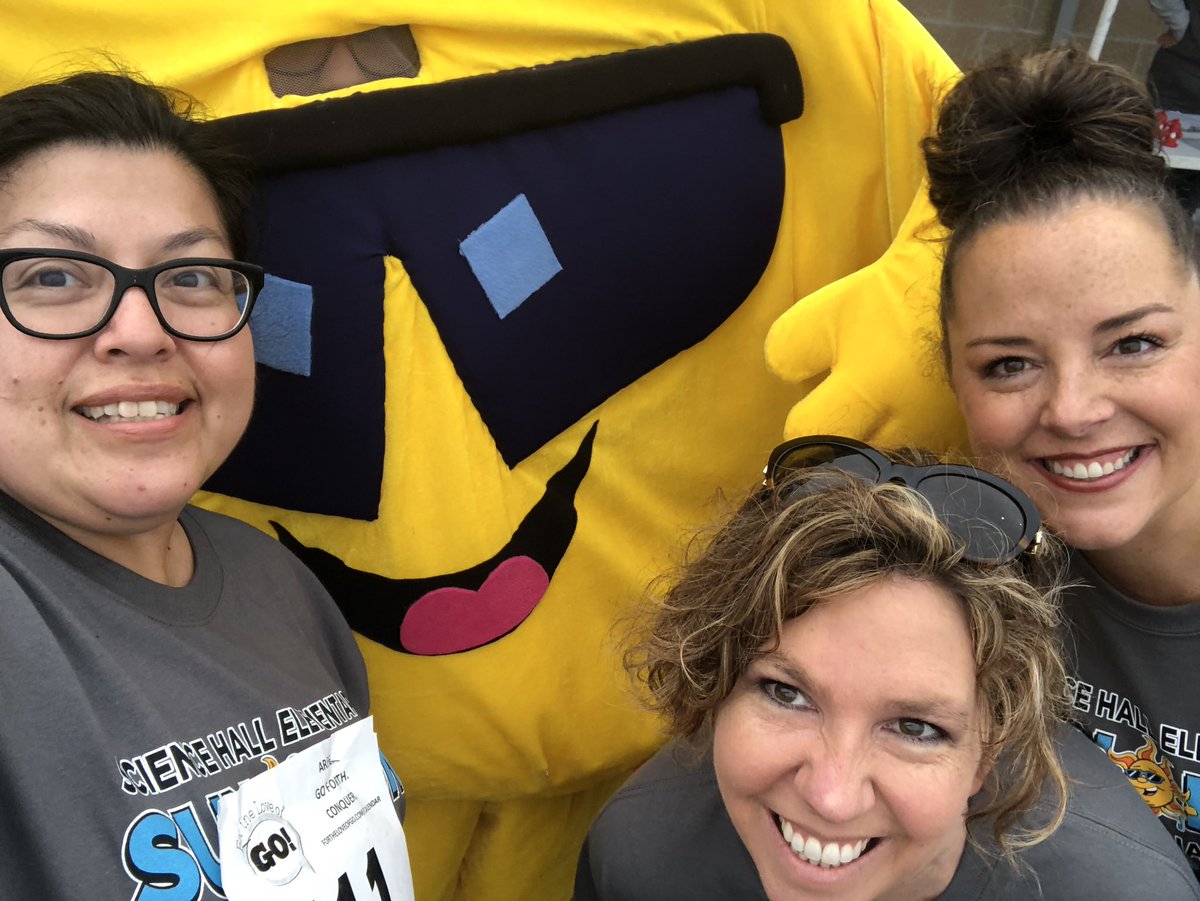 OroscoBOTD5's tweet photo. Great morning @sciencehallsuns 5K! #HaysCISDPrideBeginsWithYou #100percentHaysCISD #ScienceHallSuns https://t.co/9c1NFyx1zs