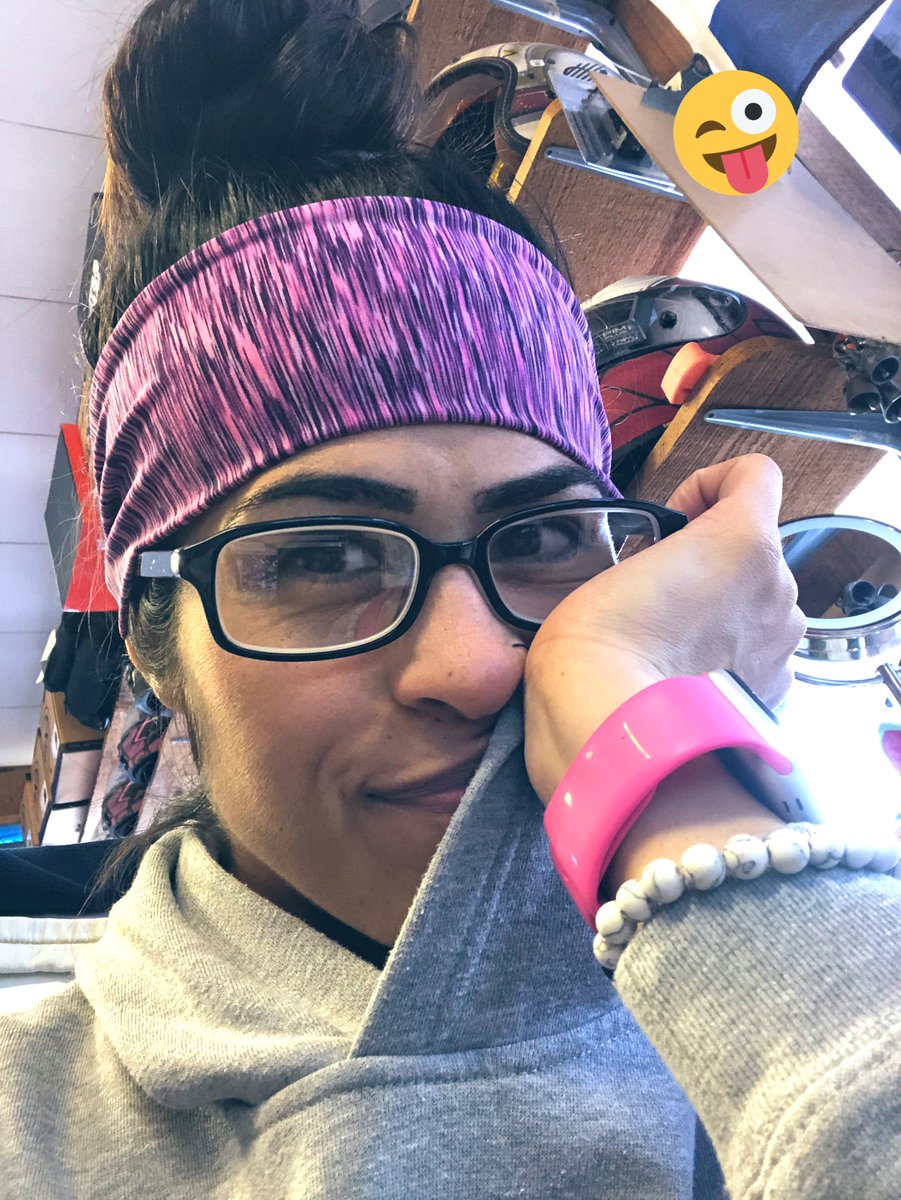 ketbet809's tweet photo. Oh yes indeed. I came to work right after my workout. And I’m not sorry!!! #Goals #DidntEvenShower #Ewe #IWashedMyFaceThough #5HrsToGo #NPC #NPCBikini #JayCutlerDesertClassic #6WeeksOut https://t.co/d9fUV0xJGH