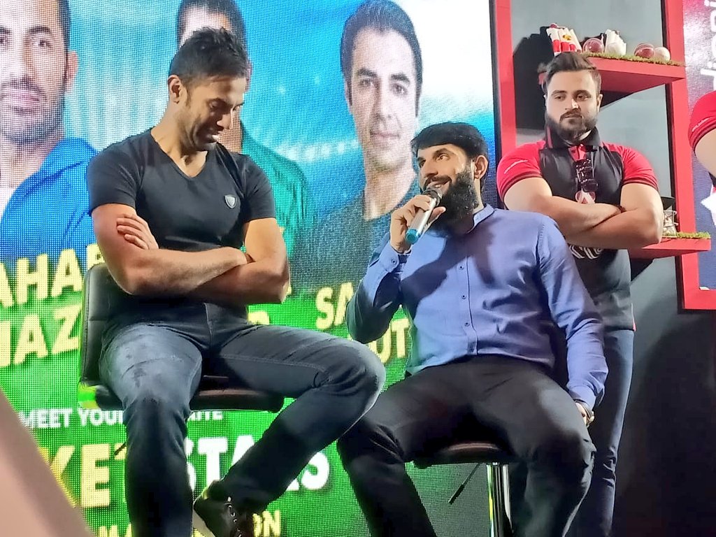 hinasafi's tweet photo. #CricketComesToKarachi &amp; so does @captainmisbahpk &amp; @WahabViki with one-on-one meetup with fans at @DolmenMalls rn. 😍

The best moment of #PSL2019 #KhelDeewanoKa #keysproductions #AudionicCricketFever2019 https://t.co/vvlEIQ9zwb