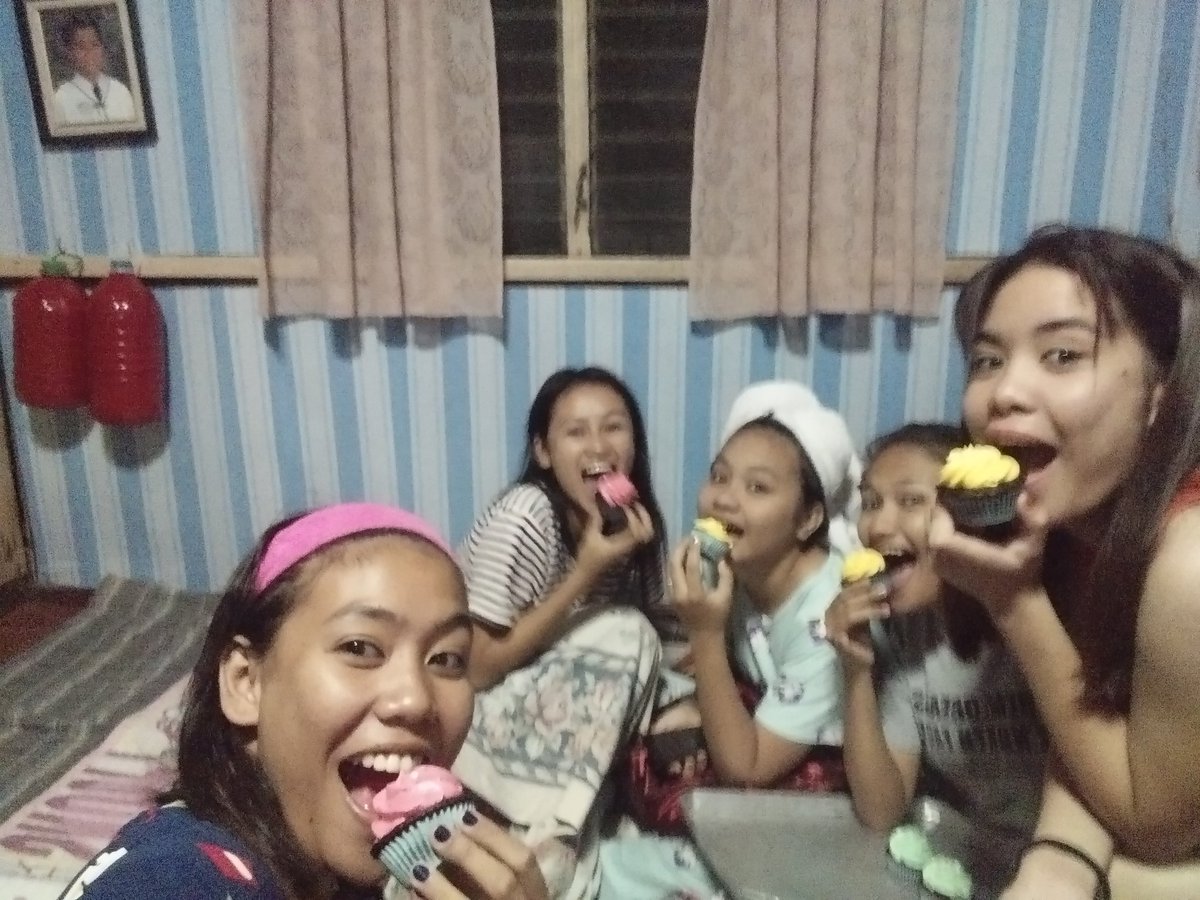 unlovedmae's tweet photo. #maiinggitkayo #Reunited #mamamo #mangjuan #sleepover #walangtulogan #oishi #chippy
#robinsonsupermarket
#walanaakongmahashtag
#Matulogna
#hashtagless https://t.co/Jk65gLjYLK
