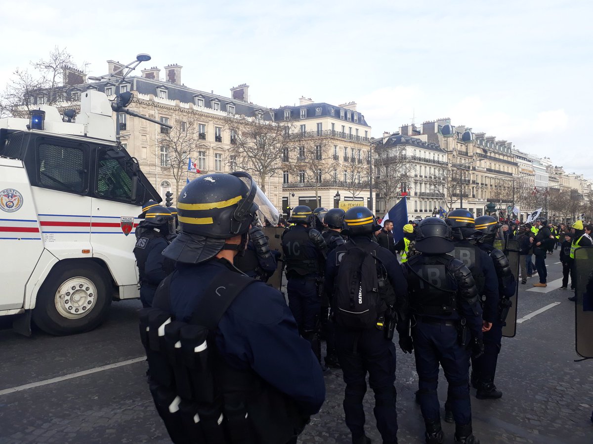 stop_actus's tweet photo. #ChampsElysees #GiletsJaunes #ActeXVII #acte17 https://t.co/y8PXxDBb1r