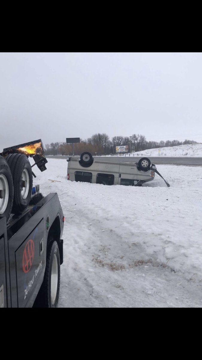 SDHighwayPatrol's tweet image. Rain, Sleet, Snow falling all over SD in March. Come on people you know it’s going to be slick. This one is on I-29 in Brookings County near mile marker 131. #UseCaution #BuckleUp #DriveSafeSD check the SafeTravelUSA SD cameras before you leave.