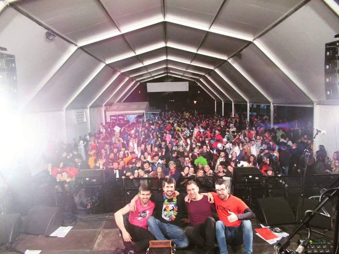 Denboraldiari hasiera emoteko plaza ezin hobea Sondikako Inauteriak!!! 
Eskerrik asko gerturatu ziñeten guztioi, gau ederra pasatu dugu zuokin. 👏👏👏
#trikizio2019 #erromeria #sondika #inauteriak <a href="/BagaBigaeus/">baga biga musika ideiak</a> <a href="/SondikaInauteri/">Sondikako Inauteriak</a>