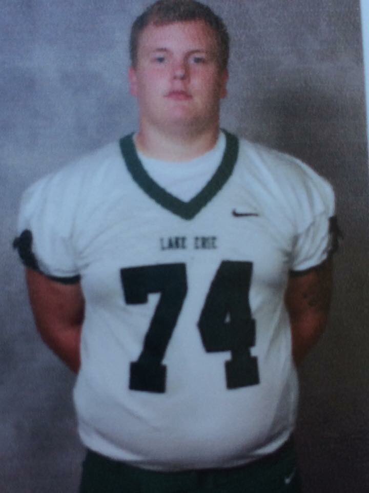 Atrenum54's tweet photo. A year and half ago I weighed my heaviest 330 pounds and today I’m down to 230 pounds it was a long and tough road but it was worth it anybody struggling with their weight hit me up and I’ll try to help you. https://t.co/hHcjPcydps