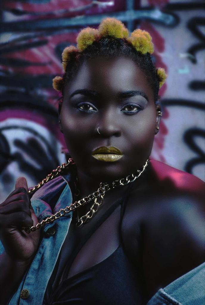 FloraZe2's tweet photo. Hello Blacky!!
Parceque je suis black je dis #nonaladepigmentation
Apprenons à nous aimer.
#blackattitude https://t.co/5MhBLuDmz4