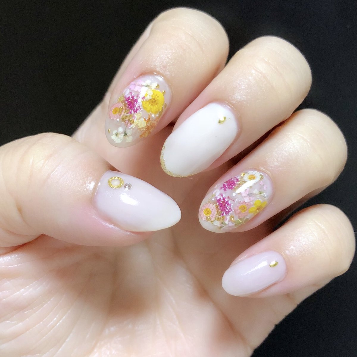 凪 のかいぬし キャンドゥのハーバリウムネイルシールにほんとのドライフラワーをちょっと足したネイル ハーバリウムネイル シール行ける範囲にあるキャンドゥじゃ影も形もなくて結局楽天で買ったっていう W