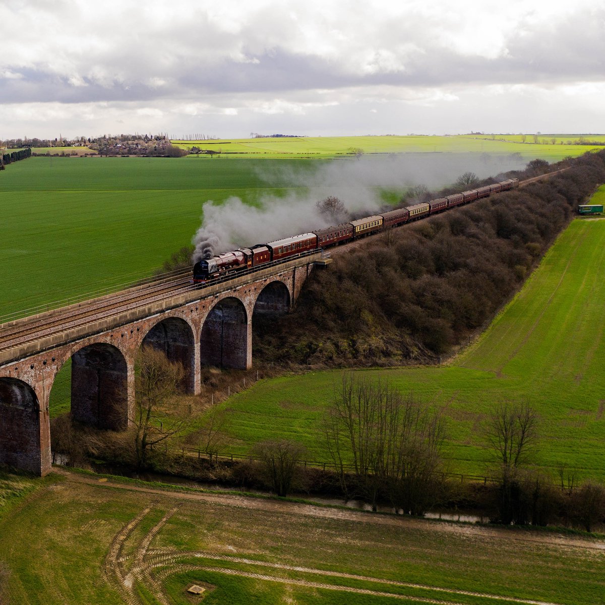 Duchess of Sutherland, passing over viaduct in Badsworth  #duchessofsutherland #steamtrain #train #steam #viaduct #badsworth #ackworth #theyorkshireman #yorkshire #yorkshiredrone #badsworth #ackworth #pontefract  #drone #djimavicpro #mavicpro #djimavic2pro   @railwaytouring