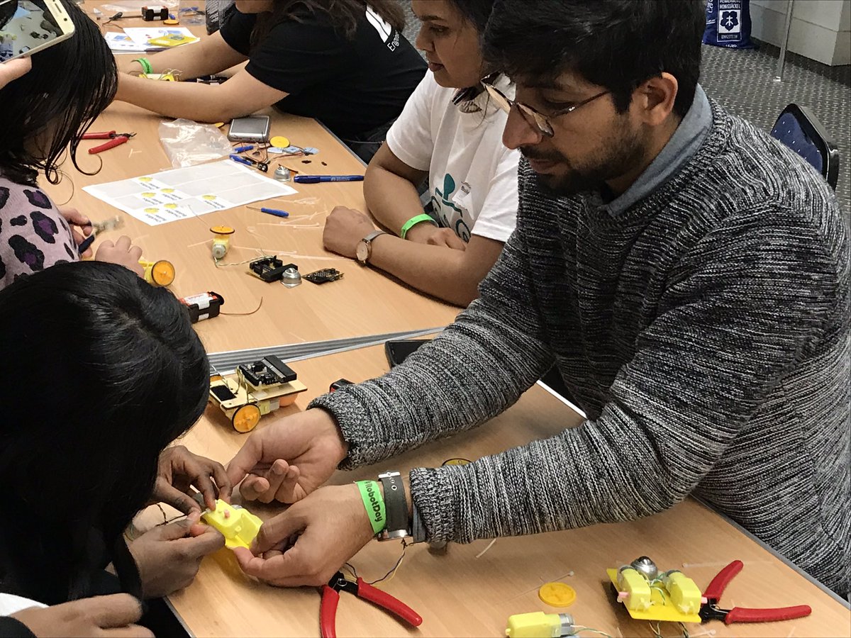 robotday1's tweet photo. Engineers inspiring many future #WomenInEngineering at #RobotDay event today! ✨ #STEM #RFID #programming #robots #chickbot #godiva #biochips @iet_em @covunieec @covcampus @CDaRE_CU @CUSU @CovUni_FTC @CUSUvolunteers @SourceMediaCUSU #ArtificailIntelligence https://t.co/pC49UD88nC